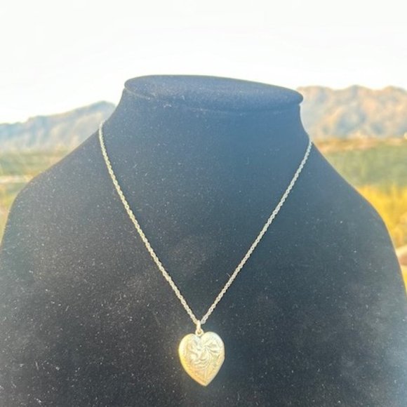 ❤️❤️ Sterling Heart Etched Locket & Chain Vintage Necklace - Picture 13 of 14